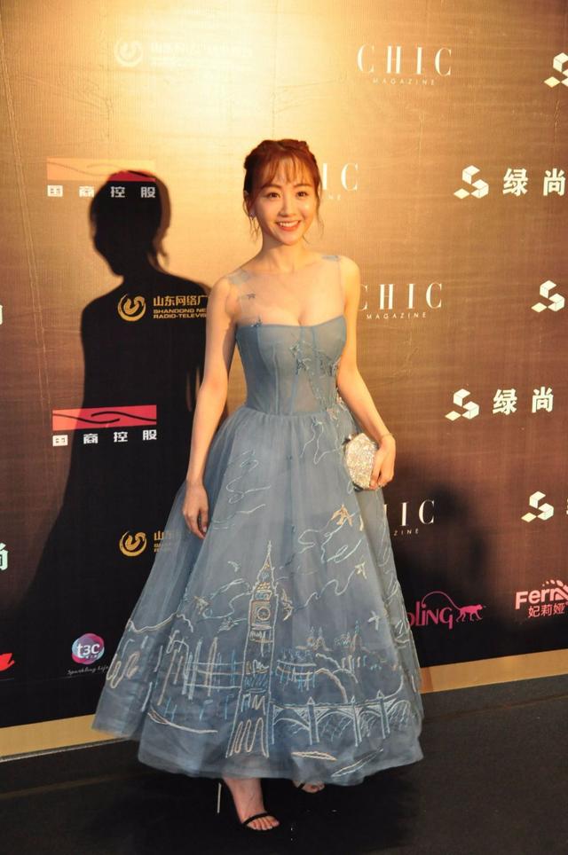  杨蓉 